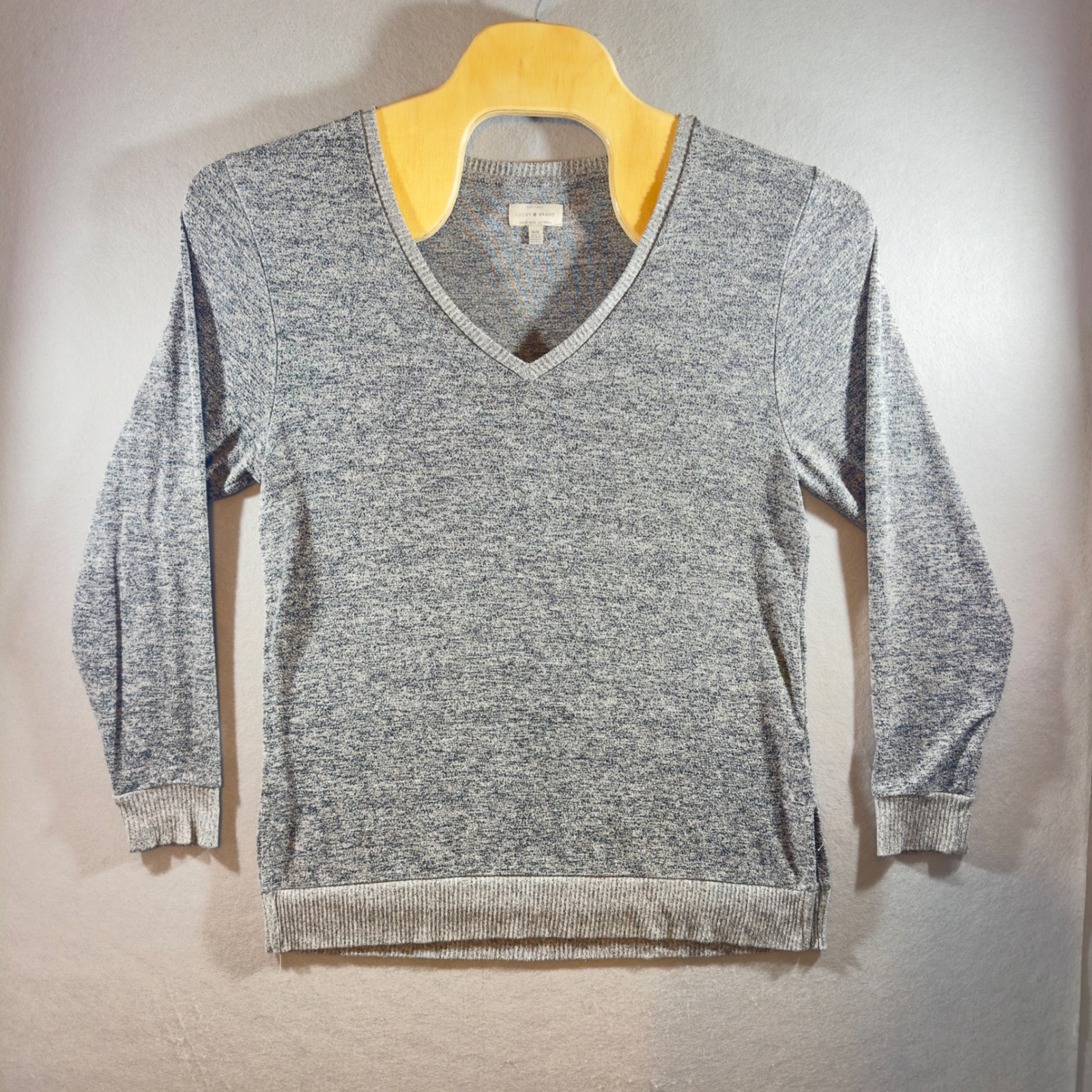 605  Lucky Brand Gray Marled Knit VNeck Lightweight Sweater Womens Medium